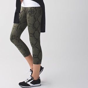 Lululemon Wunder Under snakeprint green crop